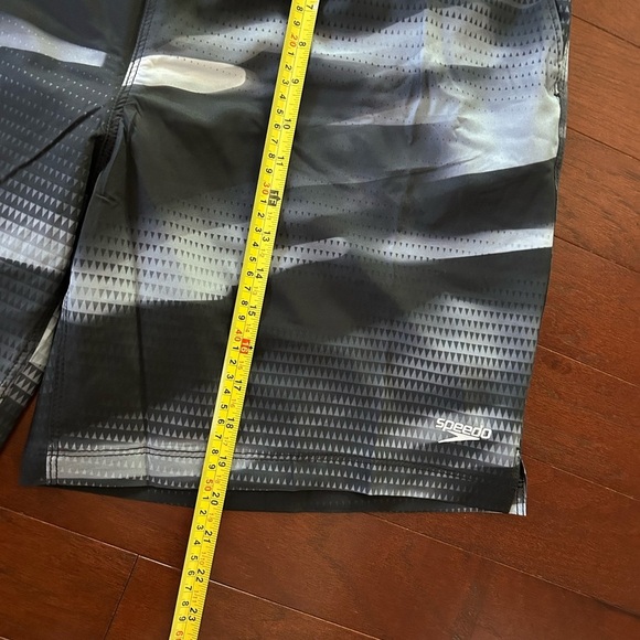 NWT Speedo Men's Tech Volley UPF50+
Swim Shorts trunks Size XL Grey Black - Picture 2 of 9